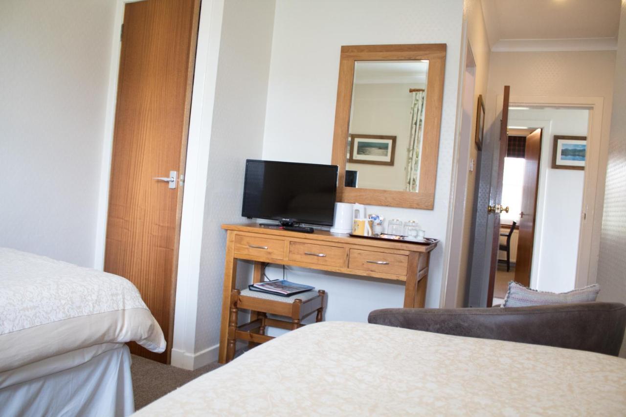 Whitecroft 3*